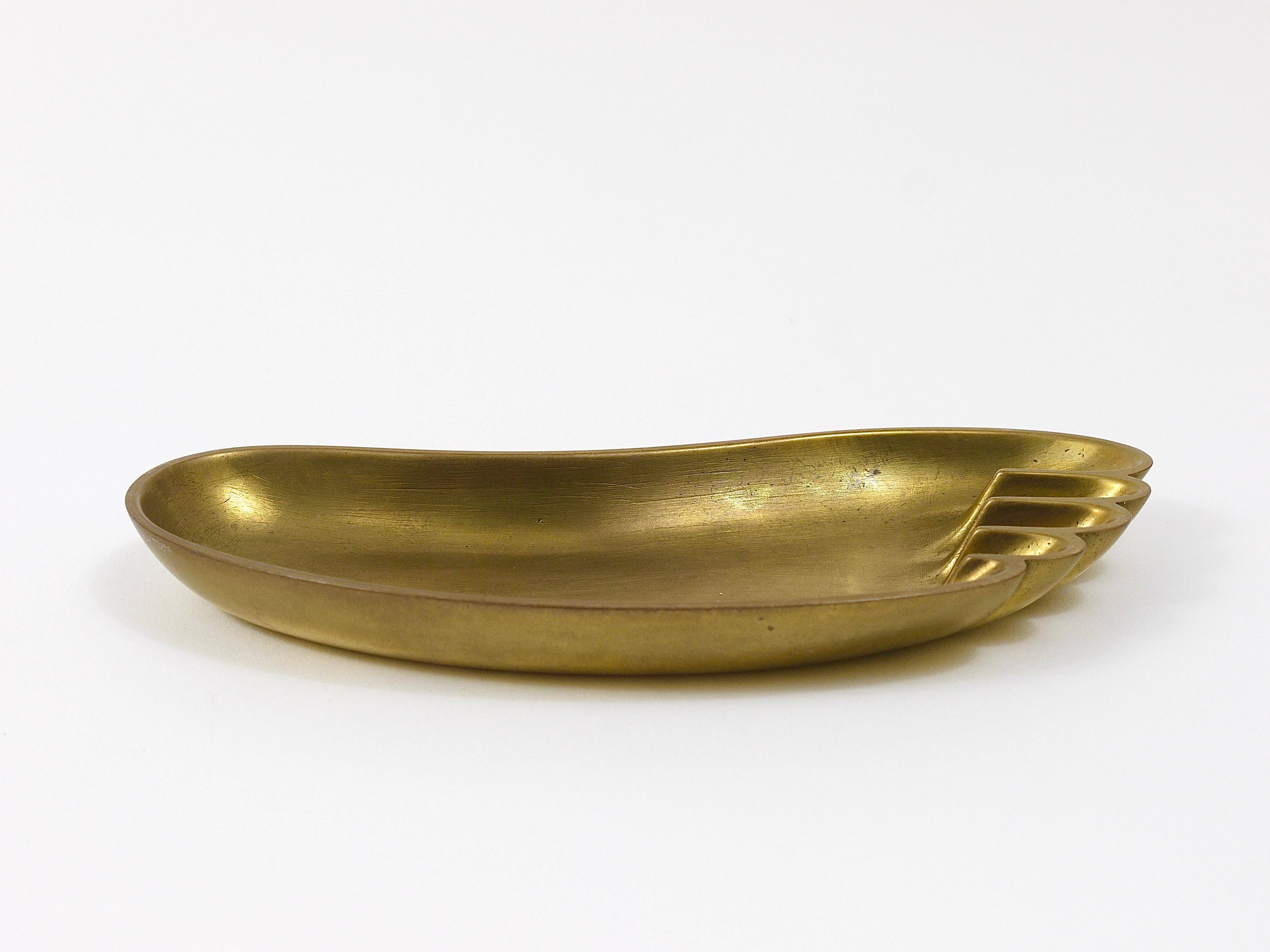 Bowl or sculptural plate in the shape of a foot by Werkstätte Hagenauer, mid-century, brass, Austria.