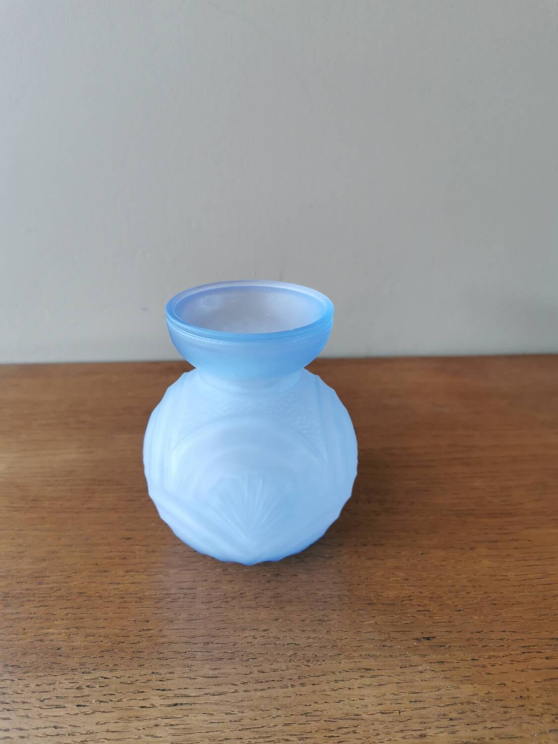 Art deco vase blue glass paste