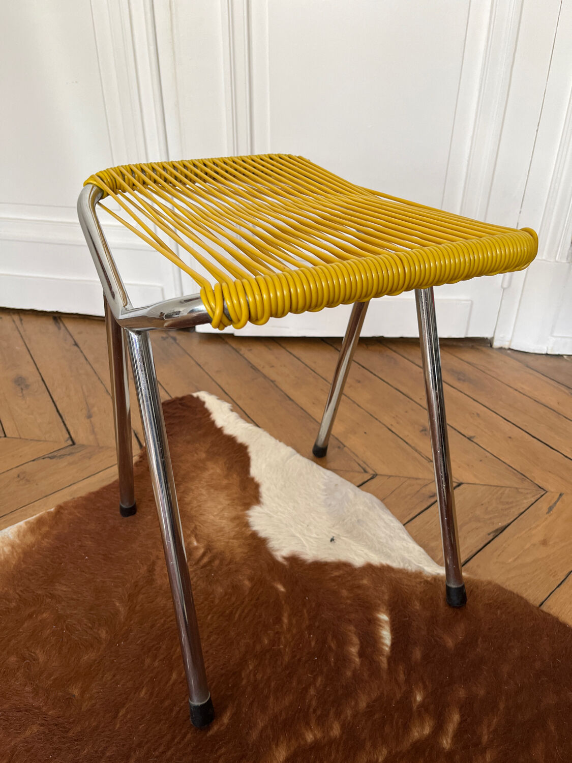 Scoubidou stool
