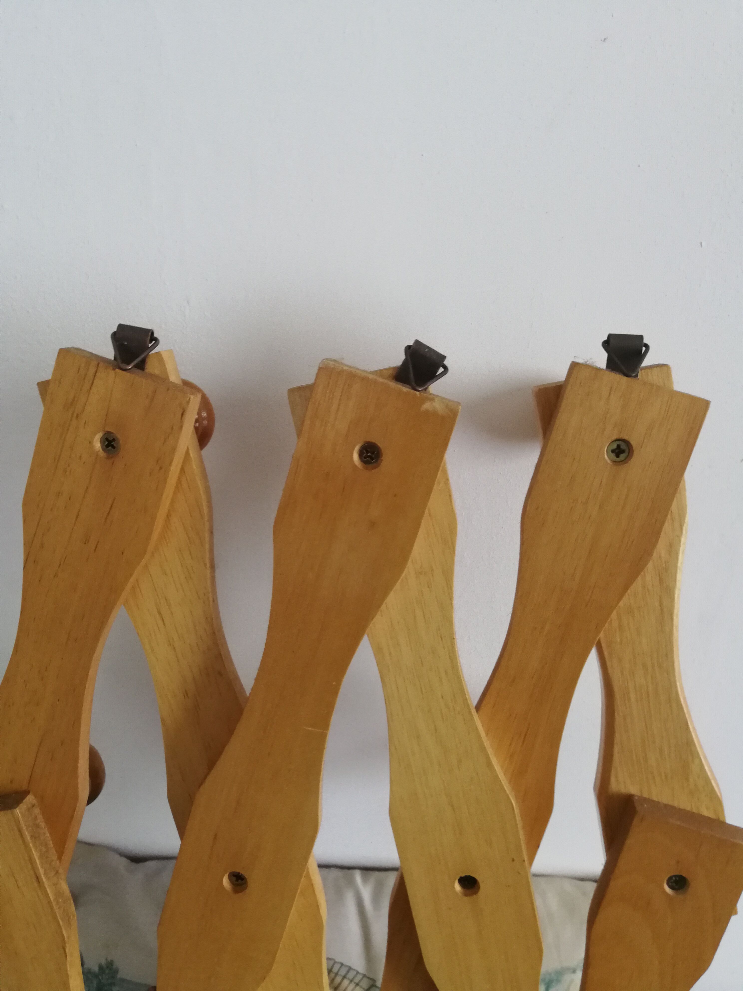 Retractable Vintage wall coat holder with 10 patères