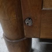 Armoire à placage de loupe
