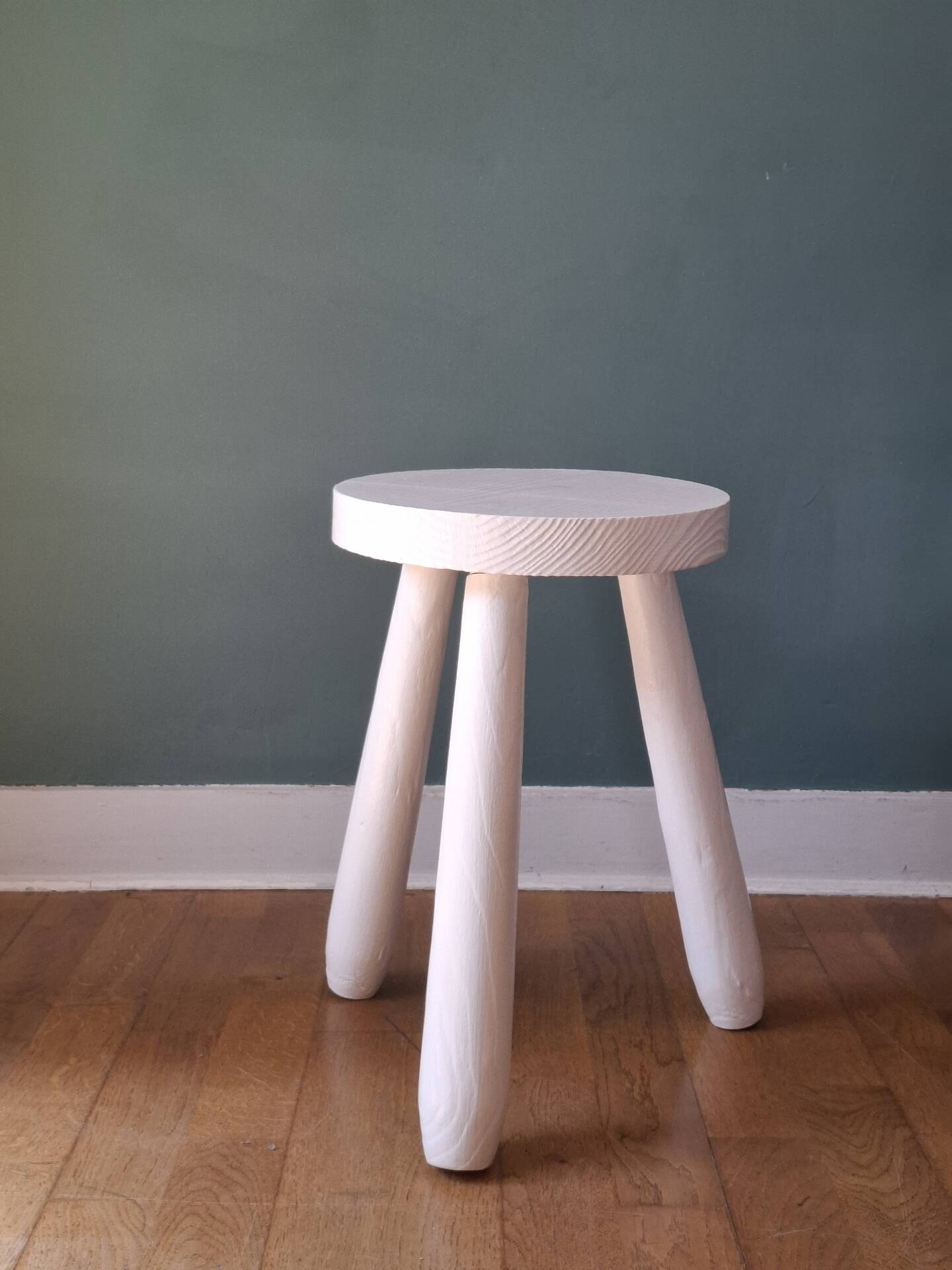 Tabouret tripode