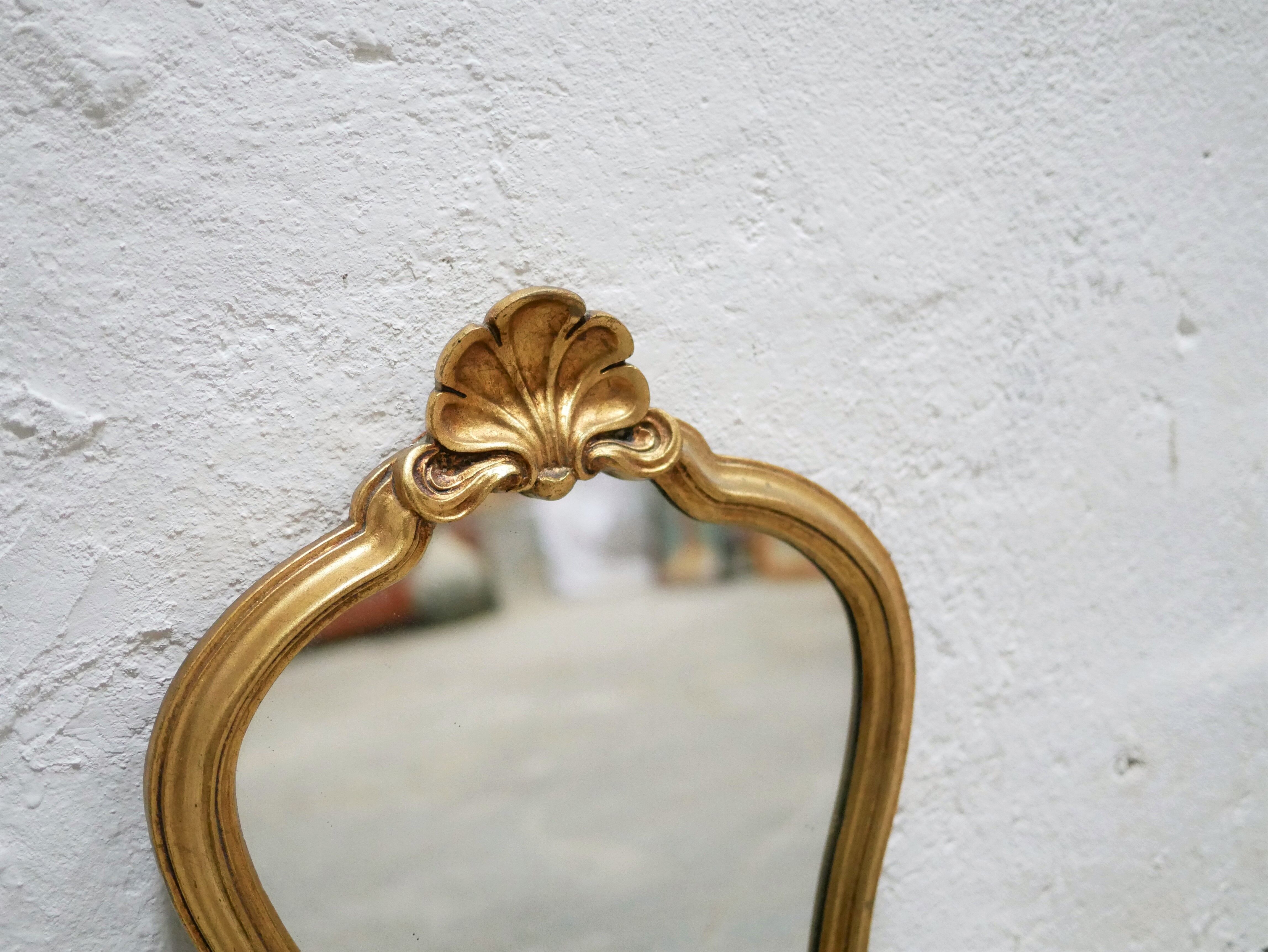 Miroir vintage de style baroque en bois doré