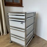 USM Haller wheeled caisson in light grey