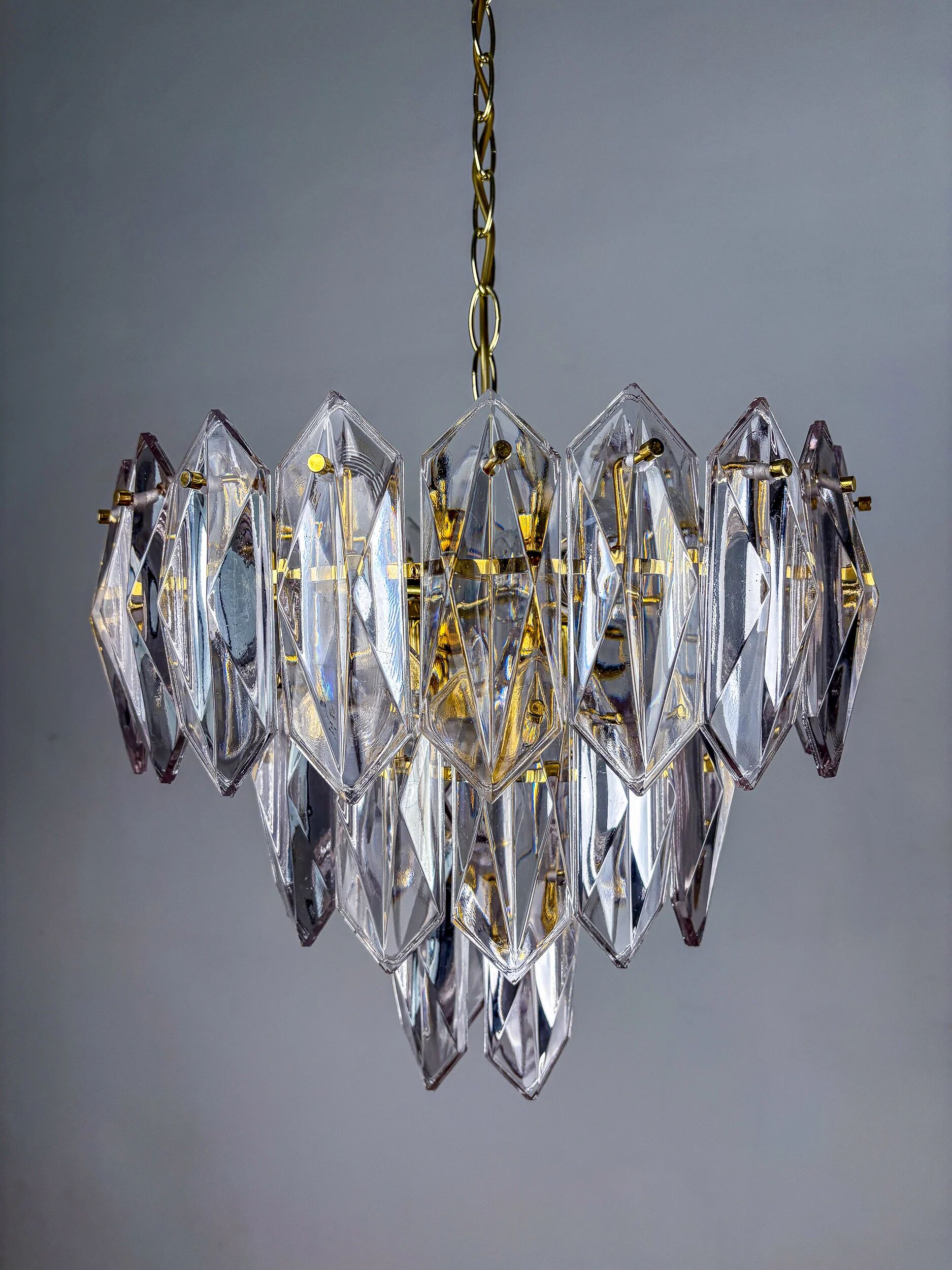 Chandelier JT Kalmar, verre taillé, 3 niveaux, Autriche, années 1970.