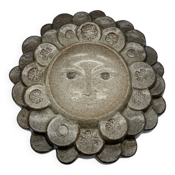 Céramique murale « visage solaire » — signée, circa 1970