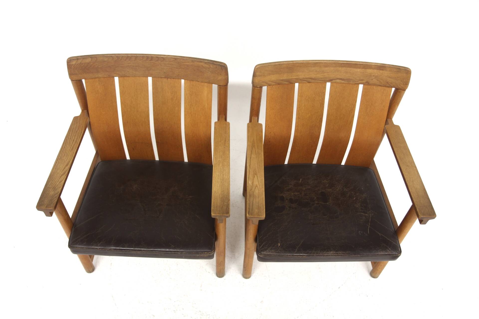 Set of 2 leather and oak armchair tables, Ferdinand Lundqvist, Sweden, 1960