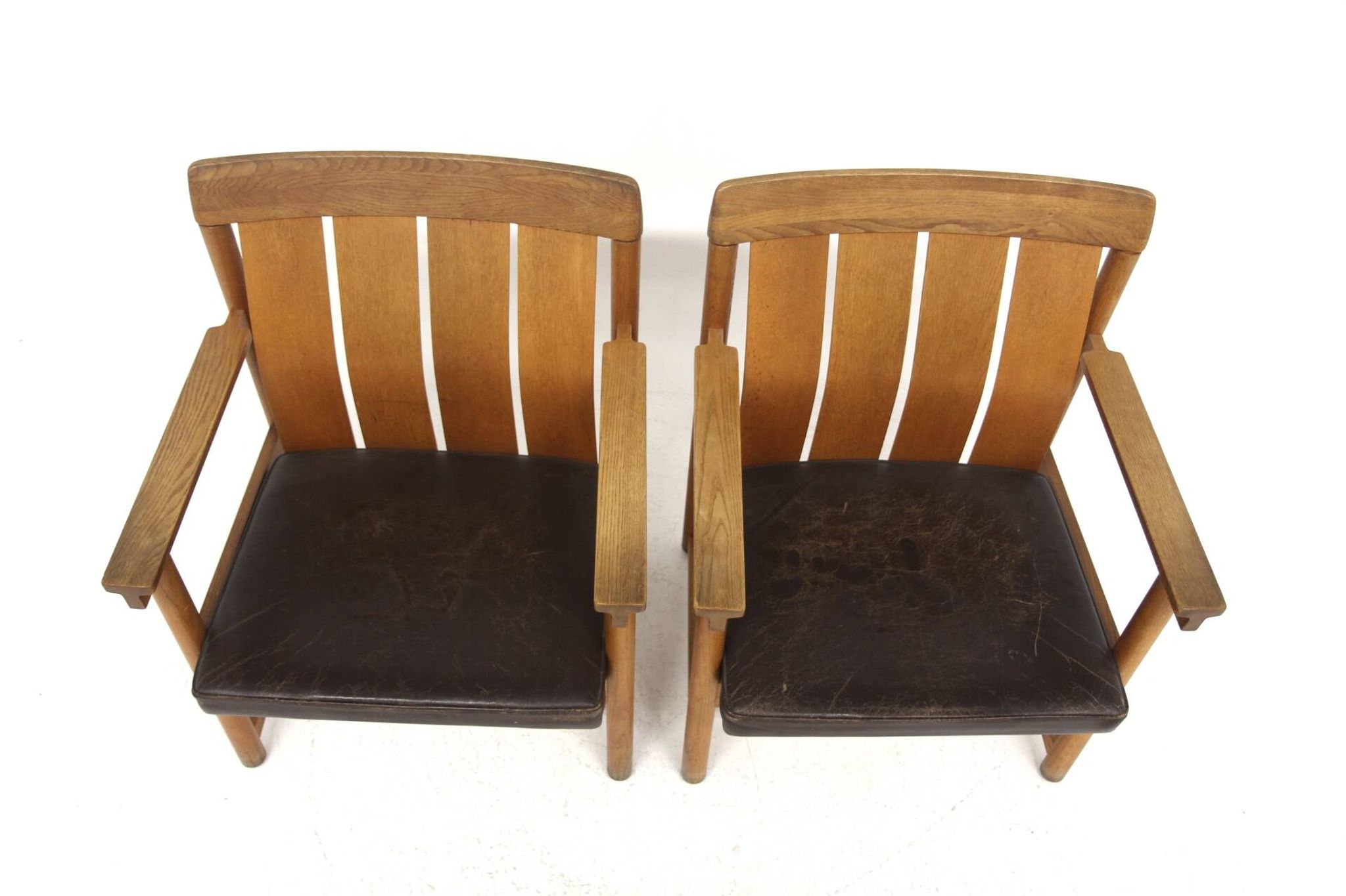 Set of 2 leather and oak armchair tables, Ferdinand Lundqvist, Sweden, 1960