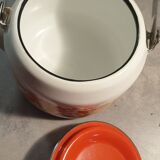 Vintage kettle in enamelled sheet metal