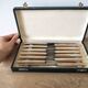 Set de 12 couteaux avec manches effet corne dans leur coffret