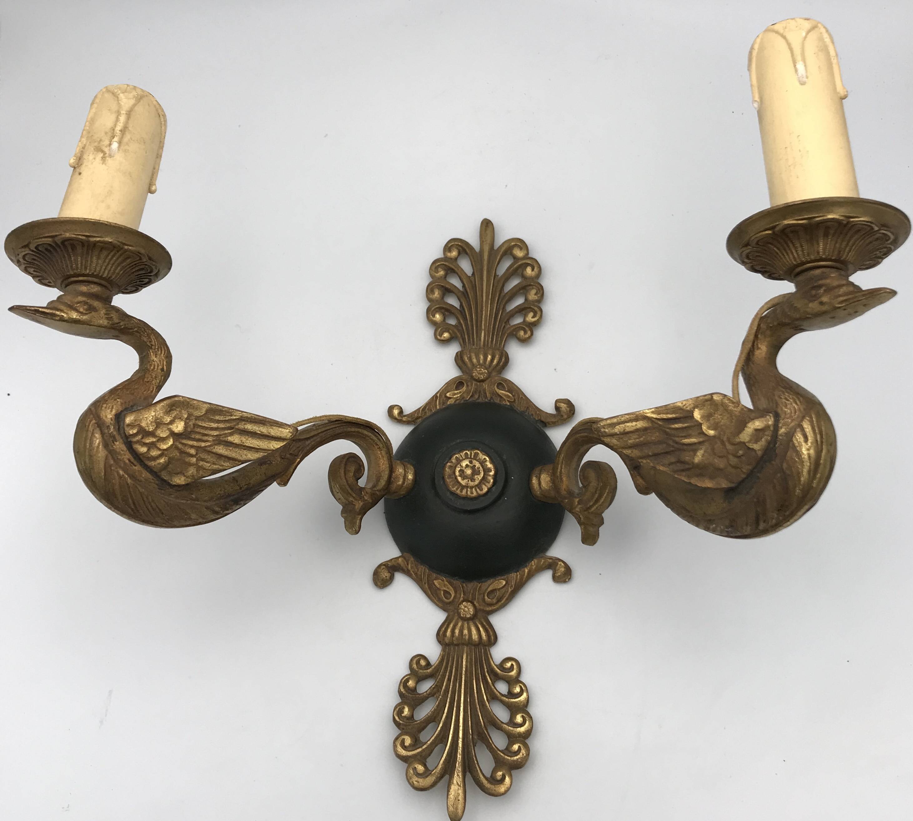 Ancienne applique murale en bronze bras à décor de cygnes et palmettes style empire