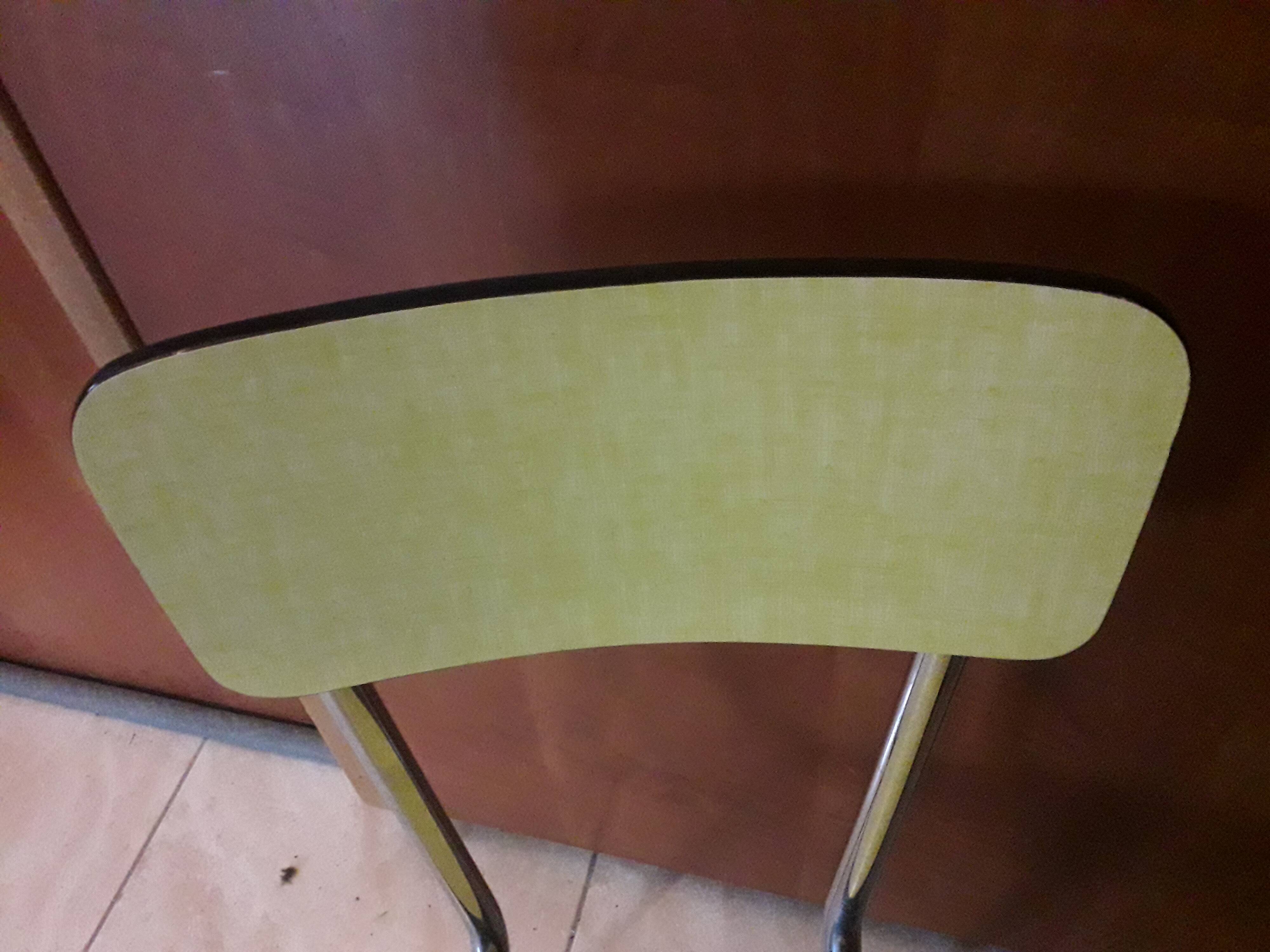 Paire de chaises en formica jaune  vintage