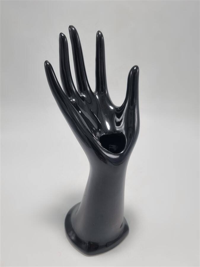 Hand-shaped ring holder