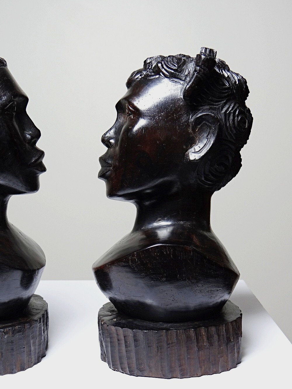 Couple of Malagasy busts in dark exotic wood, carved, craftsmanship from the 1940s to 1970s.