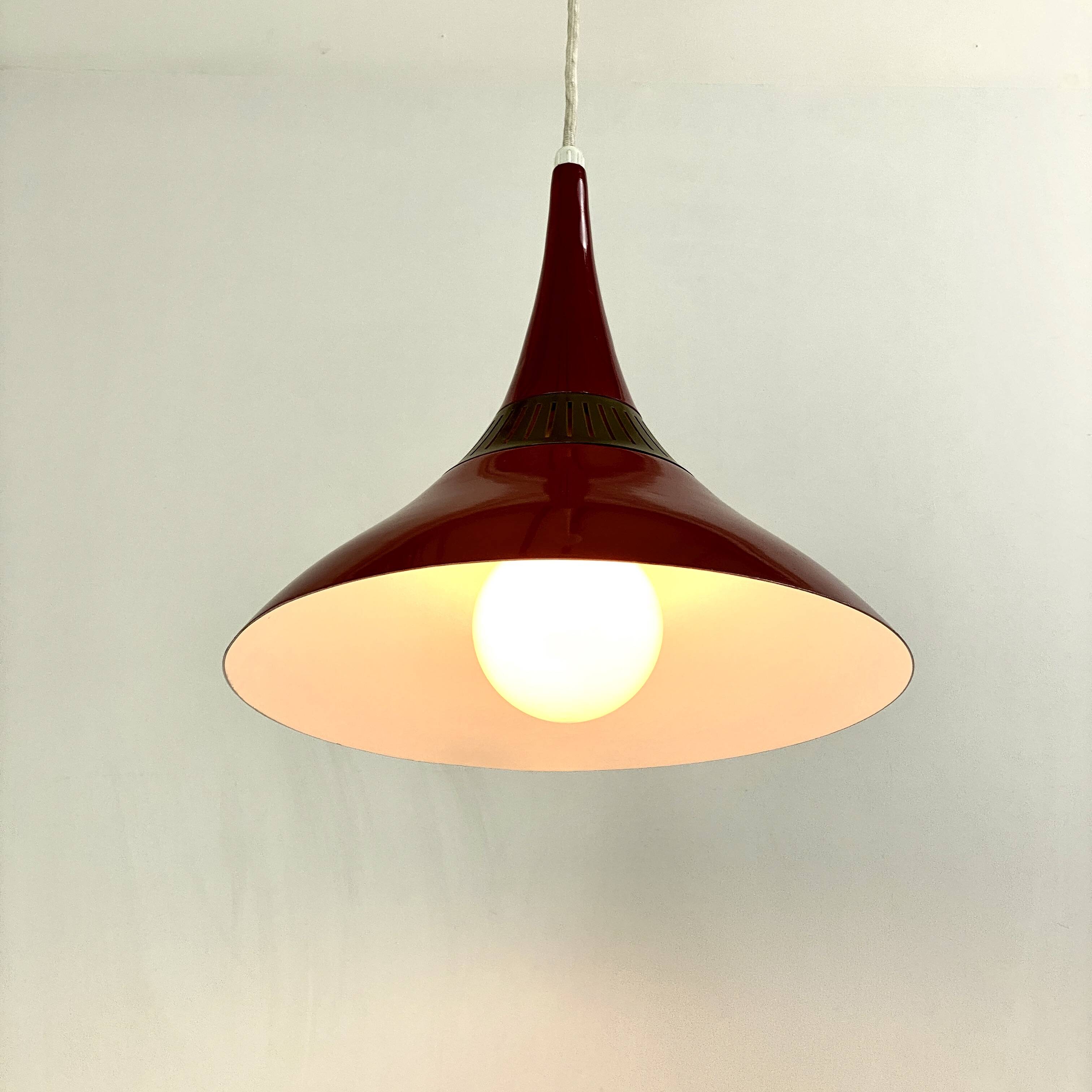 Scandinavian pendant light in red metal and brass, 1960