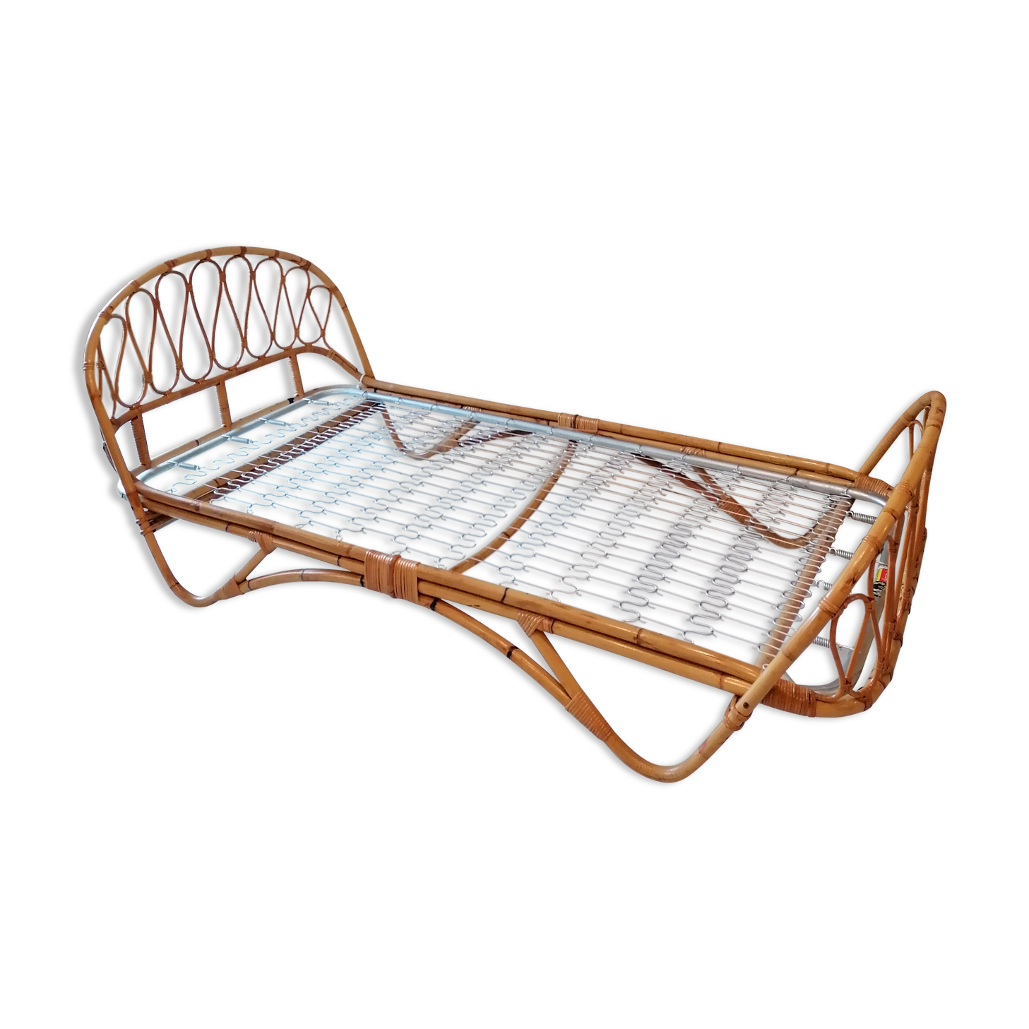 Rattan shell bed