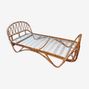 Rattan shell bed