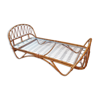 Rattan shell bed