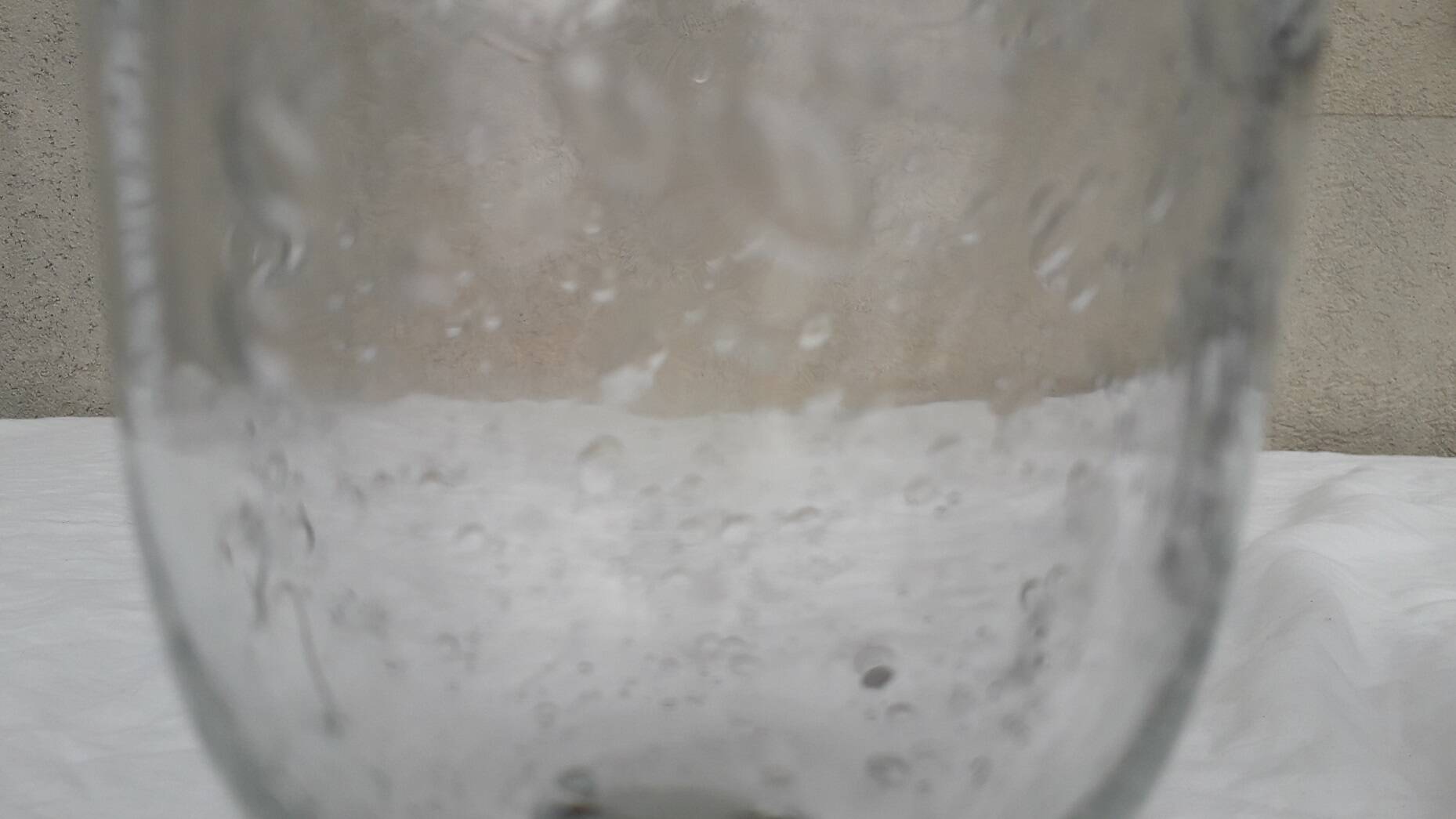 Verre bullé à pied
