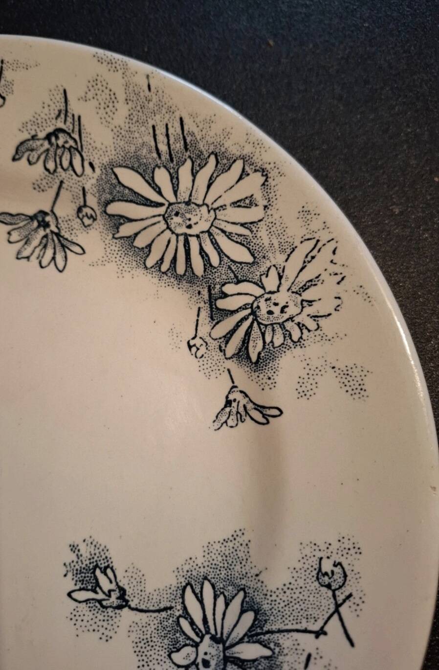 Set of 8 antique plates