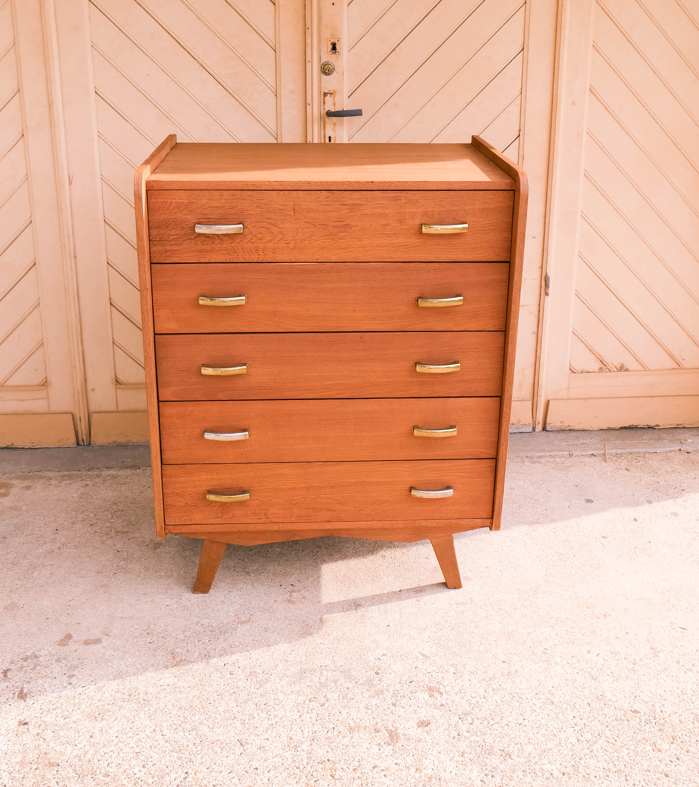Chest of drawers compass feet