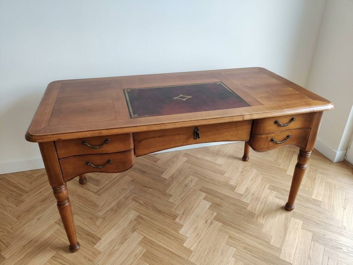 Antique desk style