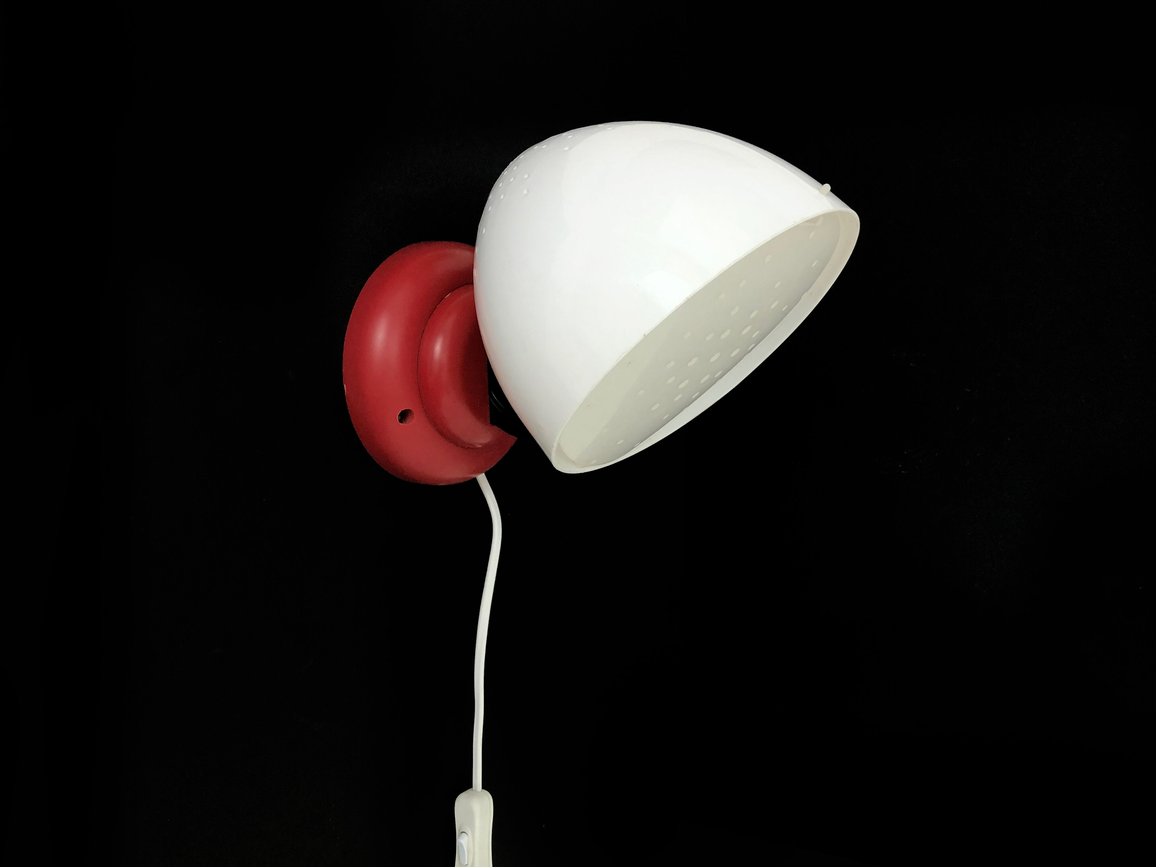 Post modern Memphis Milano style wall lamp by Maria Vinka. Year 80