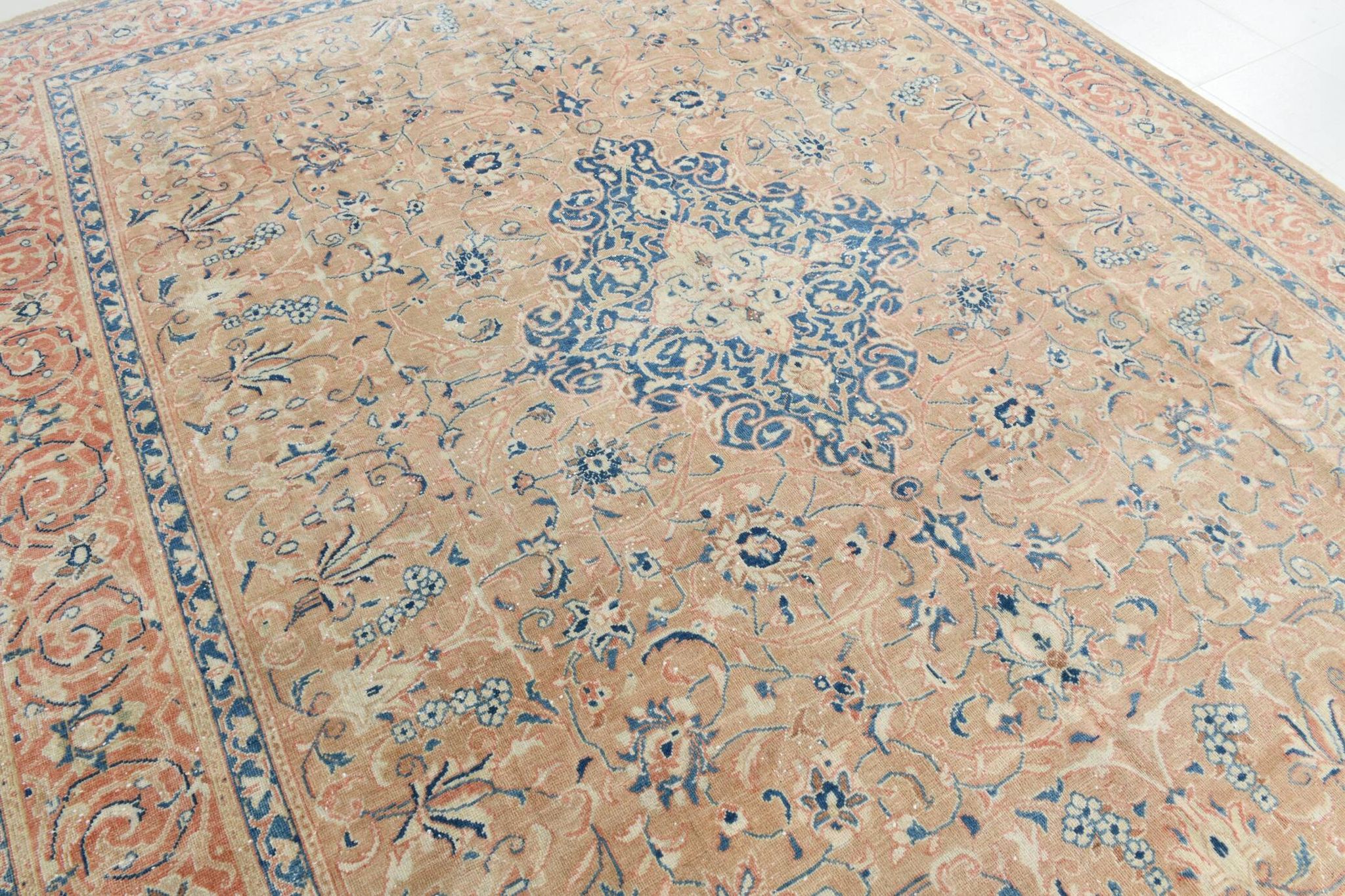 Tapis persan classique bleu et pêche