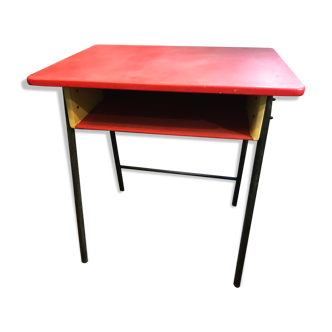 School desk in red and yellow skai