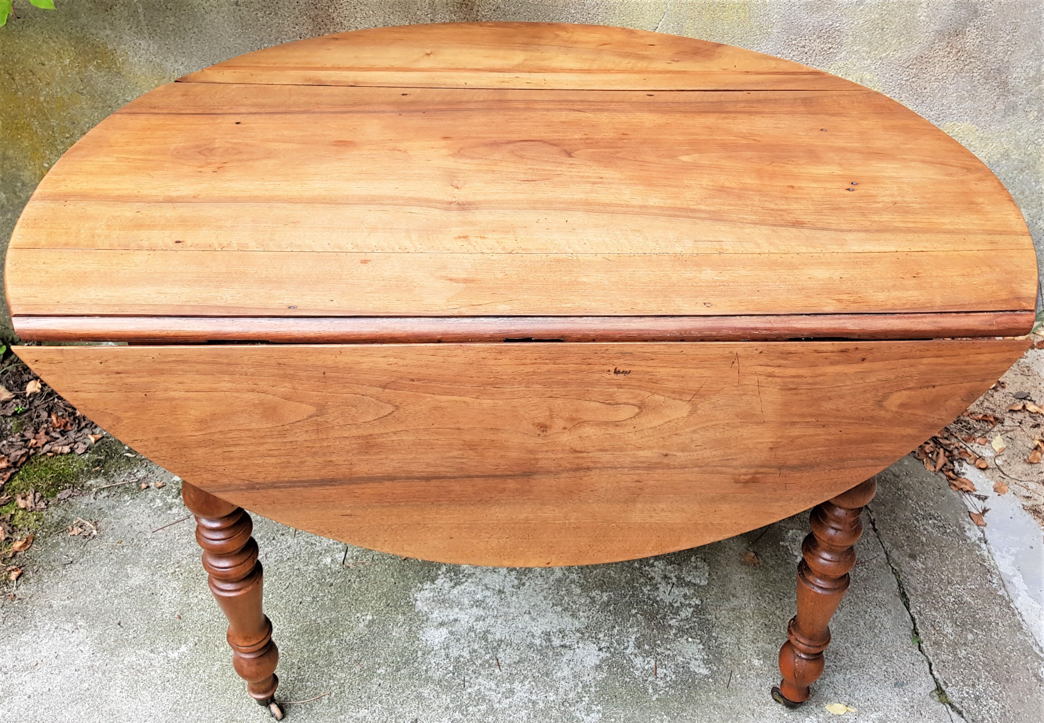 Louis Philippe roundtable