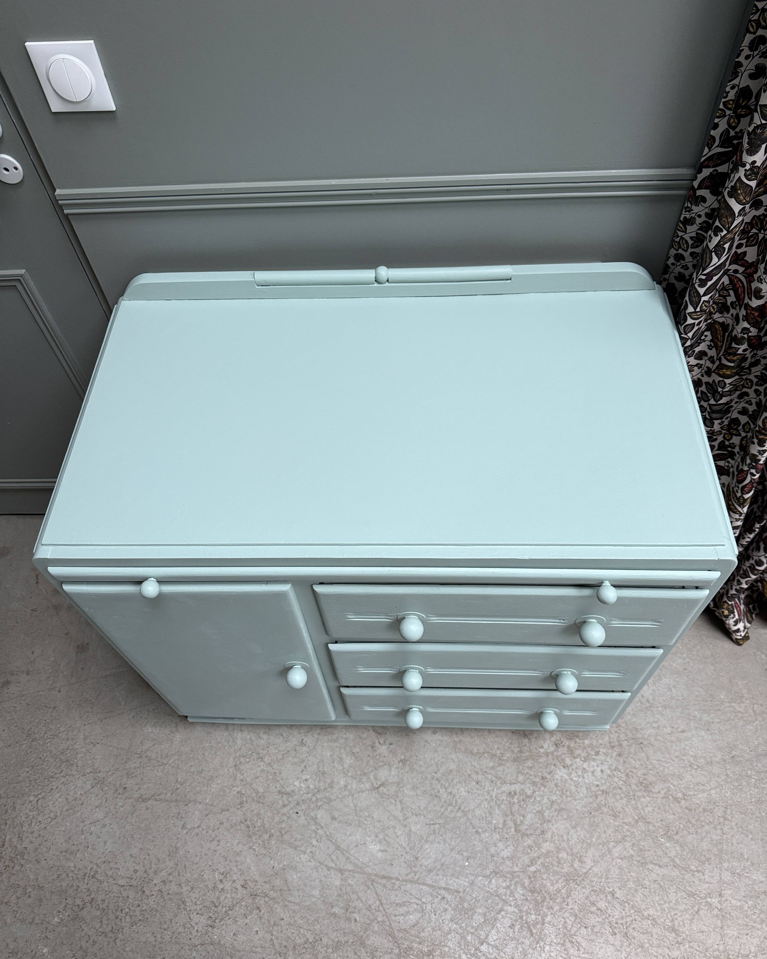 Art Deco chest of drawers