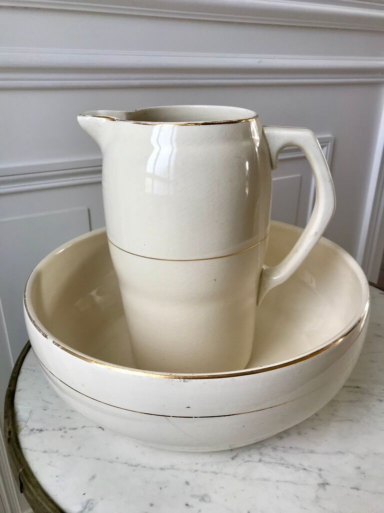 Toilet service in terre de fer longchamp cream with golden edging 40s-50s