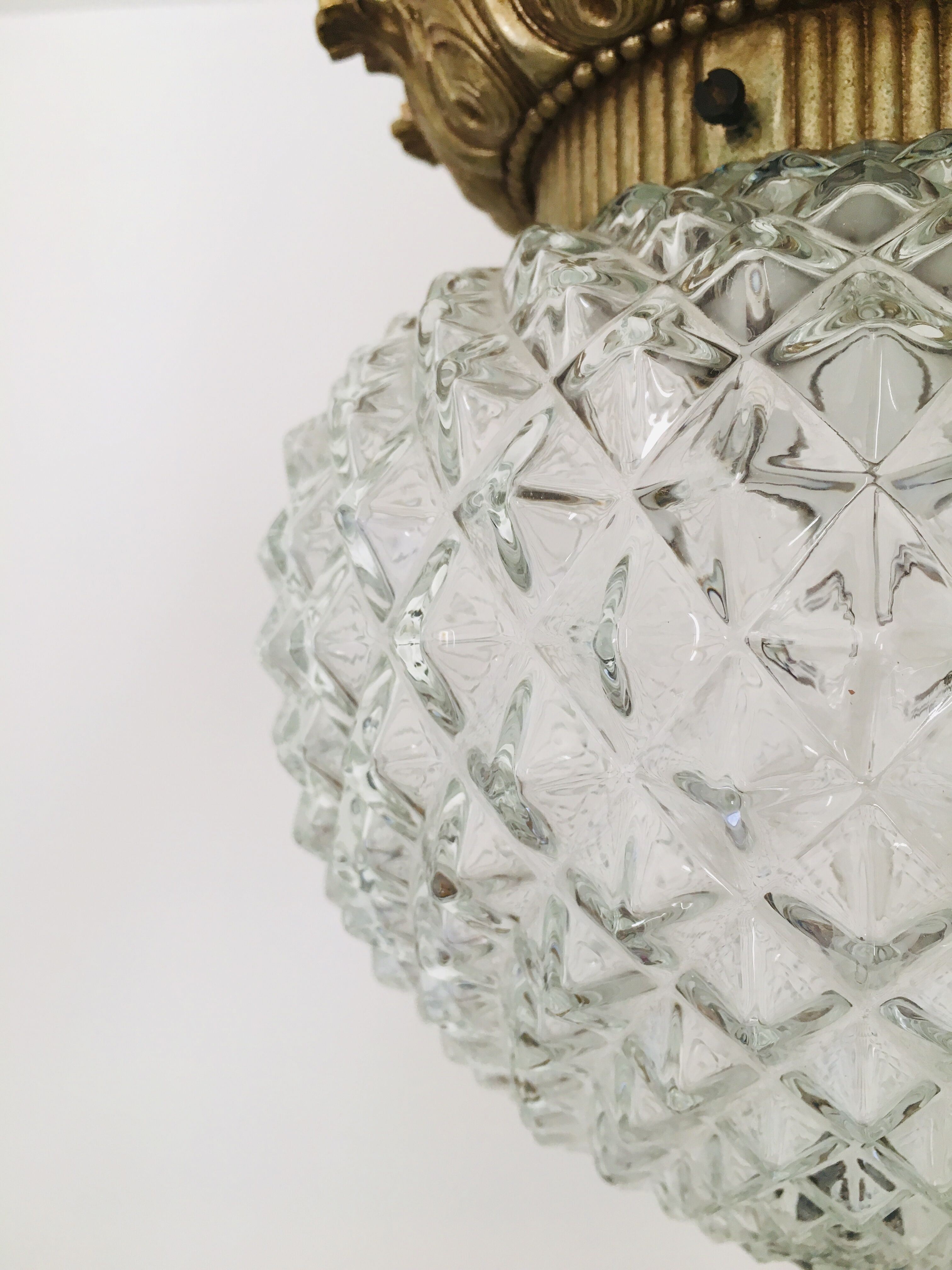 Brass globe suspension