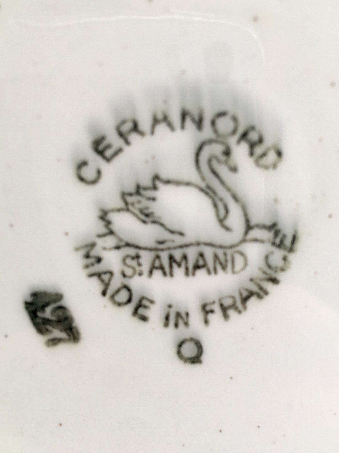 Green ceramic dishes frieze