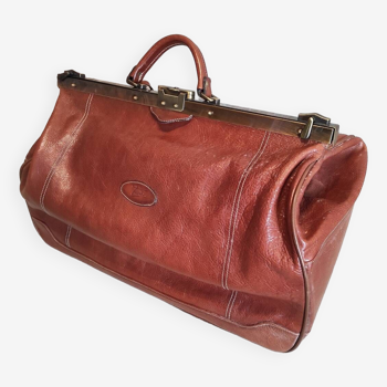 Leather travel bag.