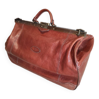 Leather travel bag.