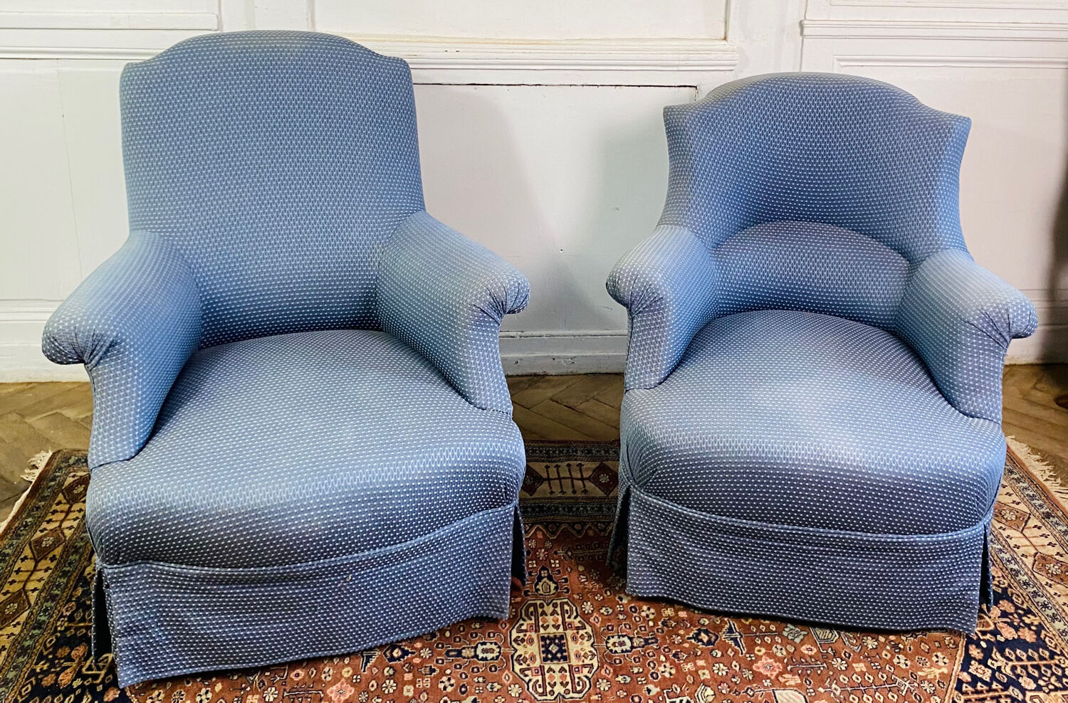 Paire de fauteuils crapauds Napoleon III tapisserie bleue - France 19eme siècle