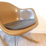 Fauteuil à bascule RAR en fibre de verre du milieu du siècle par Eames – Vitra