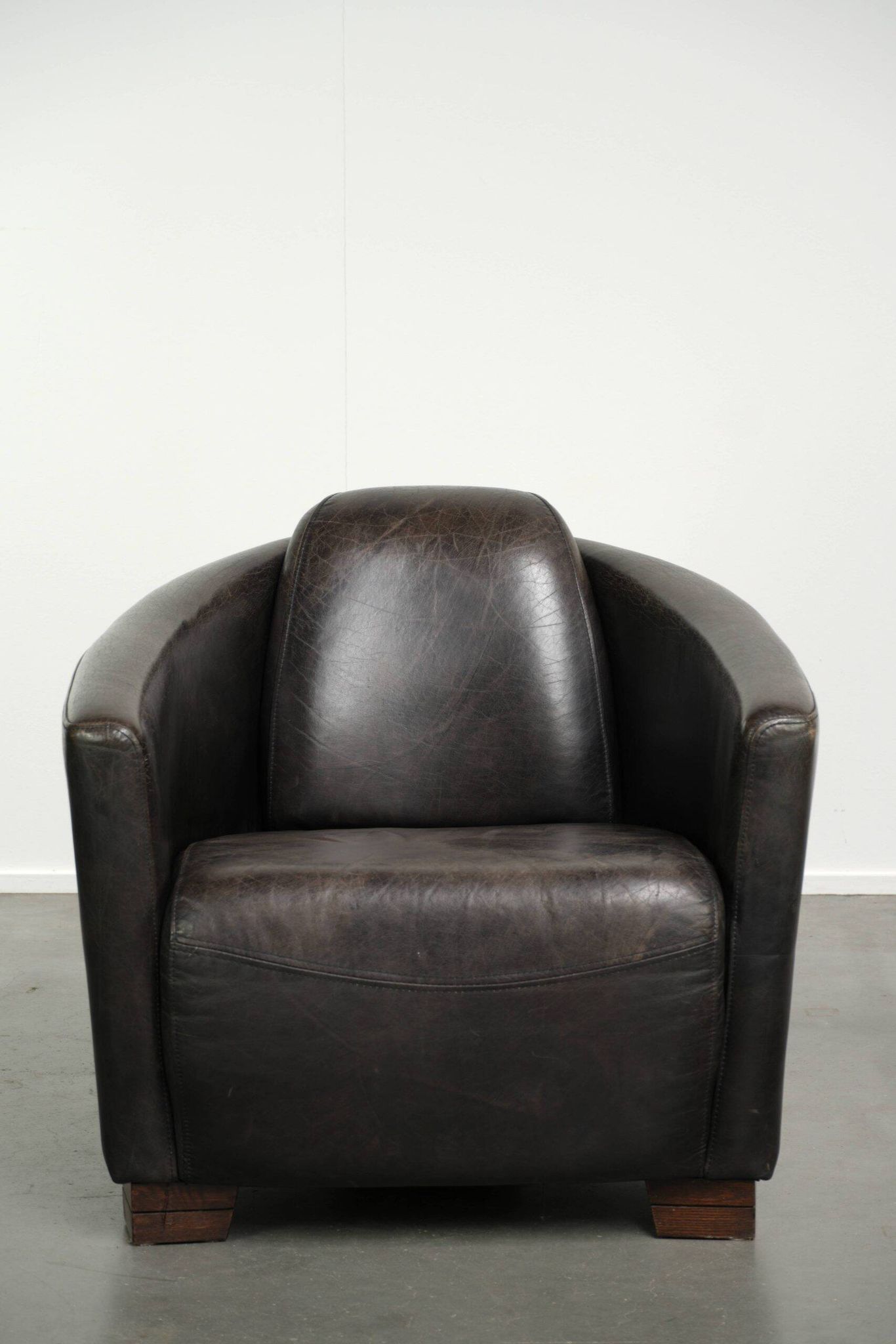 Cow leather Aviator design armchair in a dark colour scheme