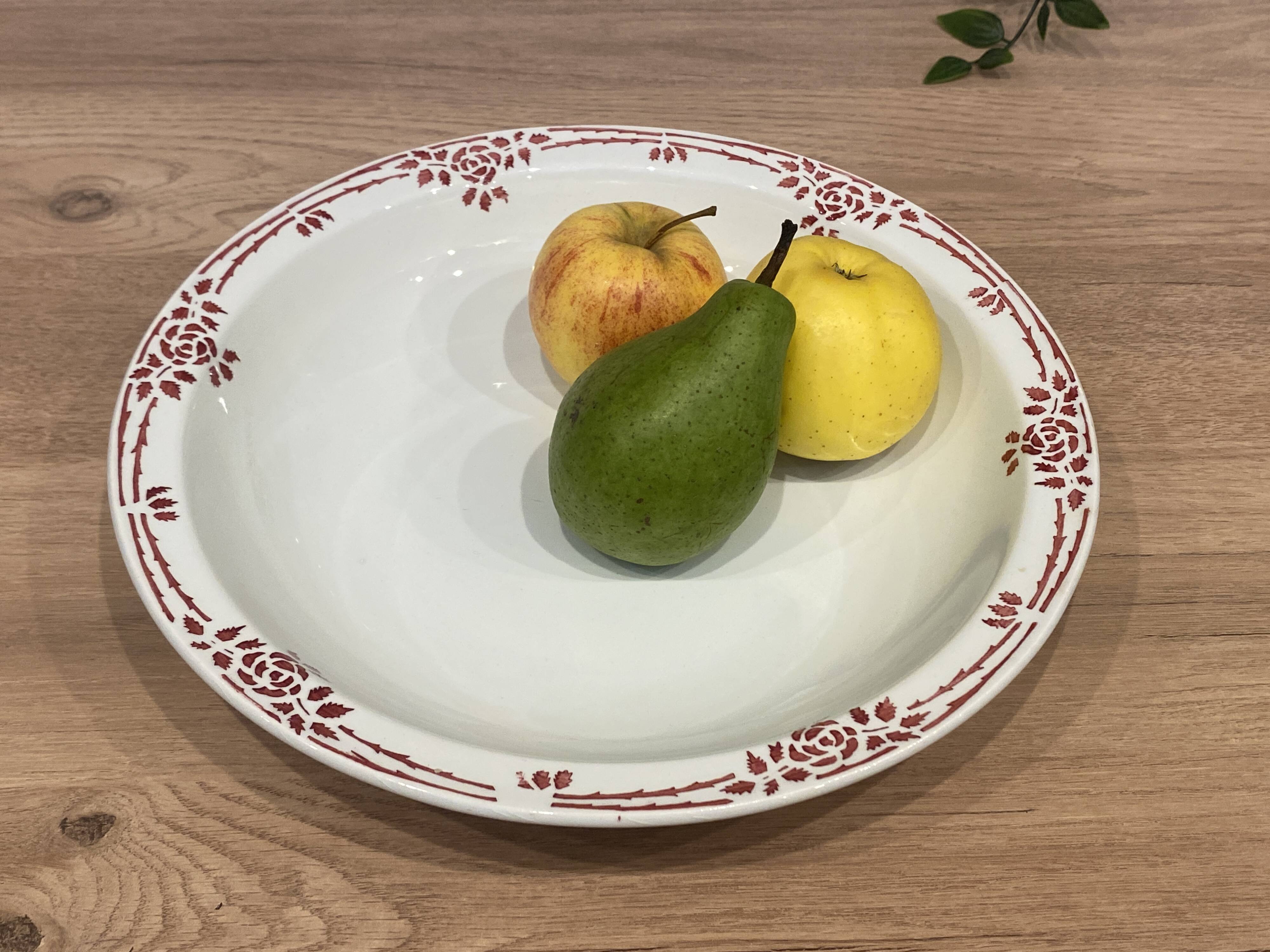 Hollow serving dish from Onnaing earthenware factory