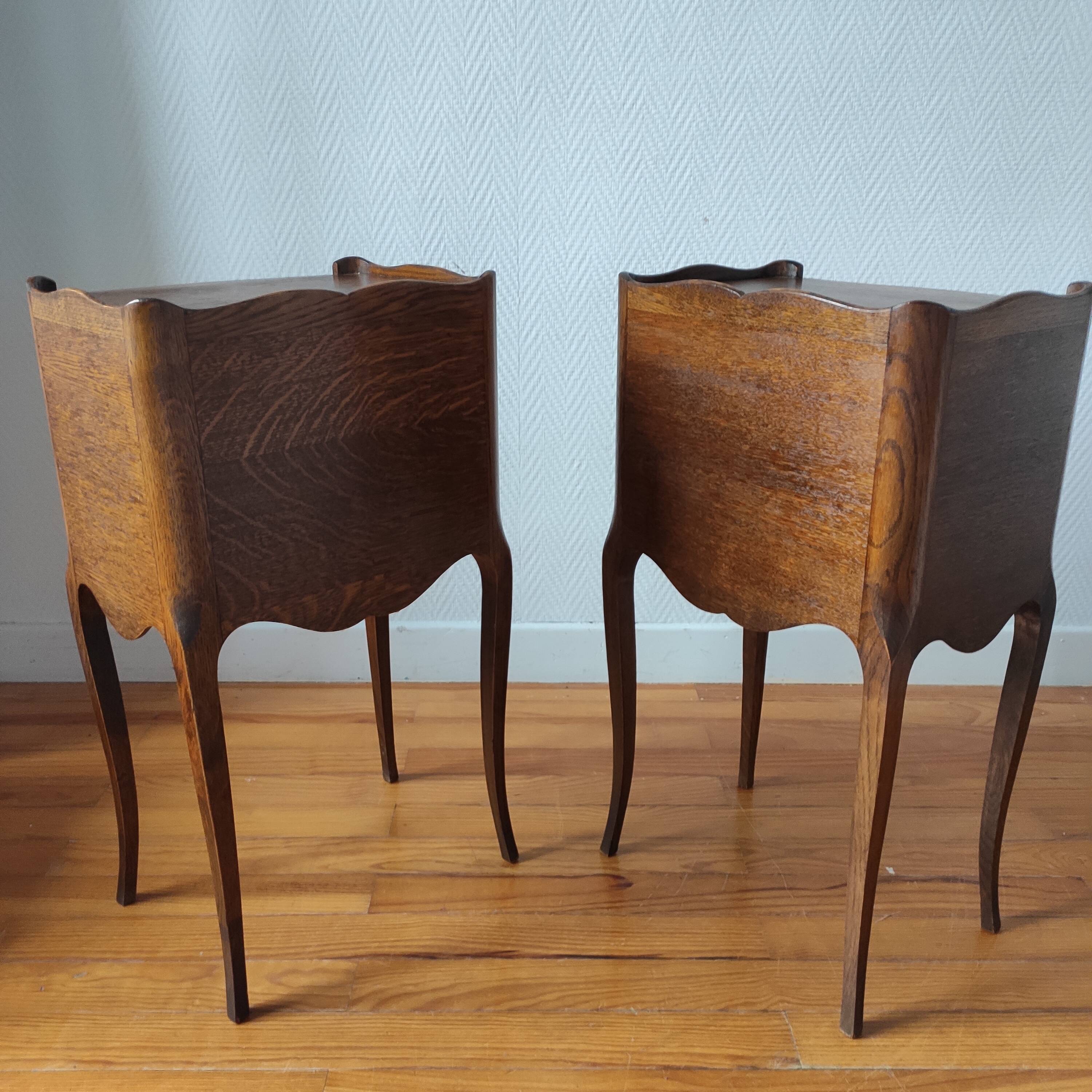 Paire de tables de chevet classique Louis xv