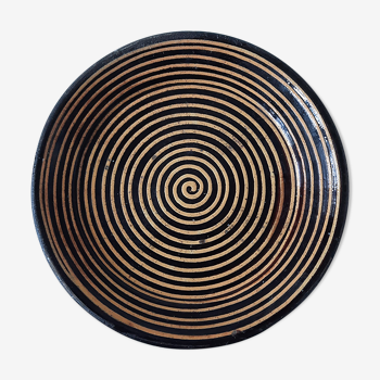 Terracotta plate with spiral