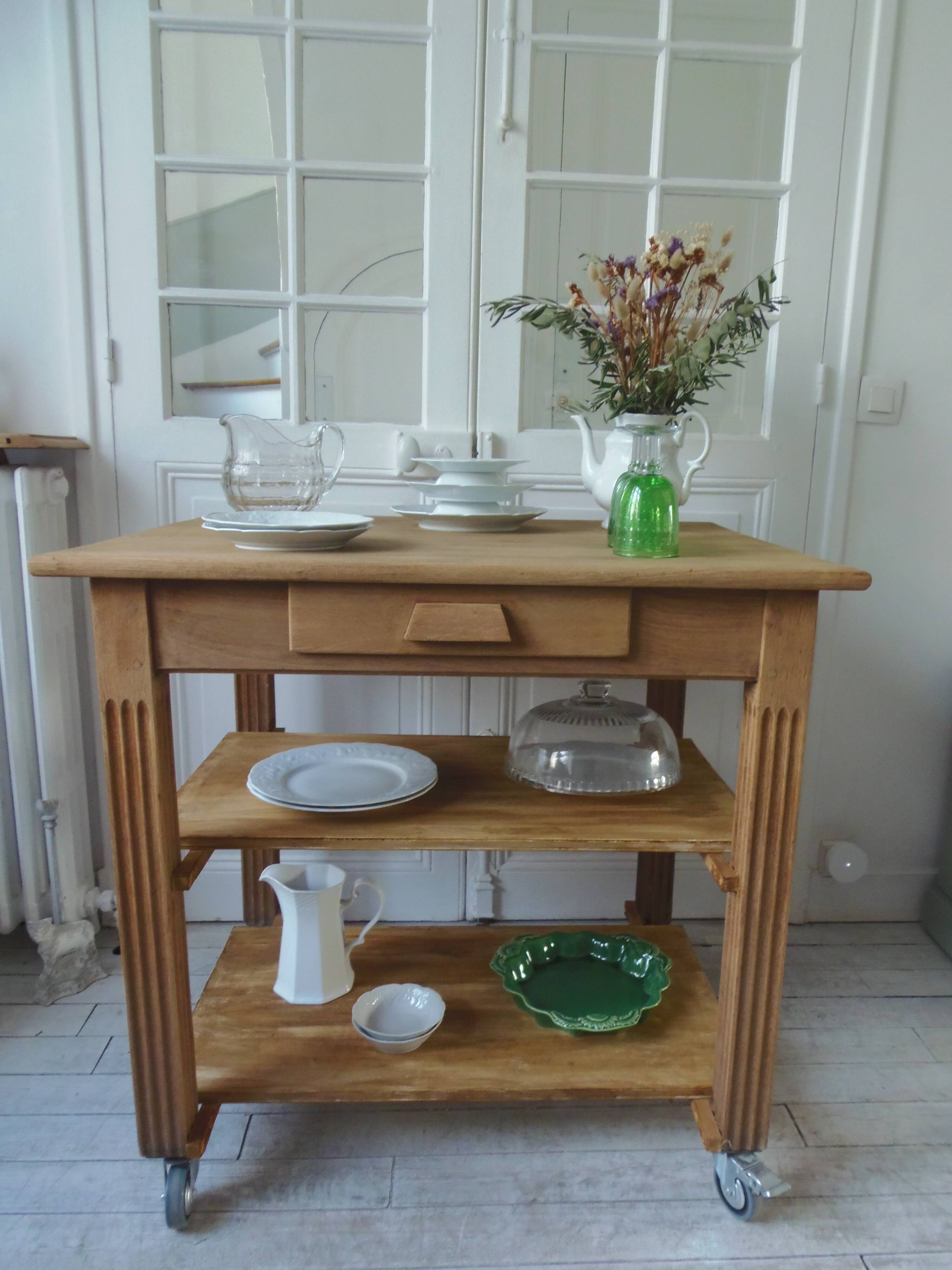 Meuble de métier vintage en chêne sur roulettes.