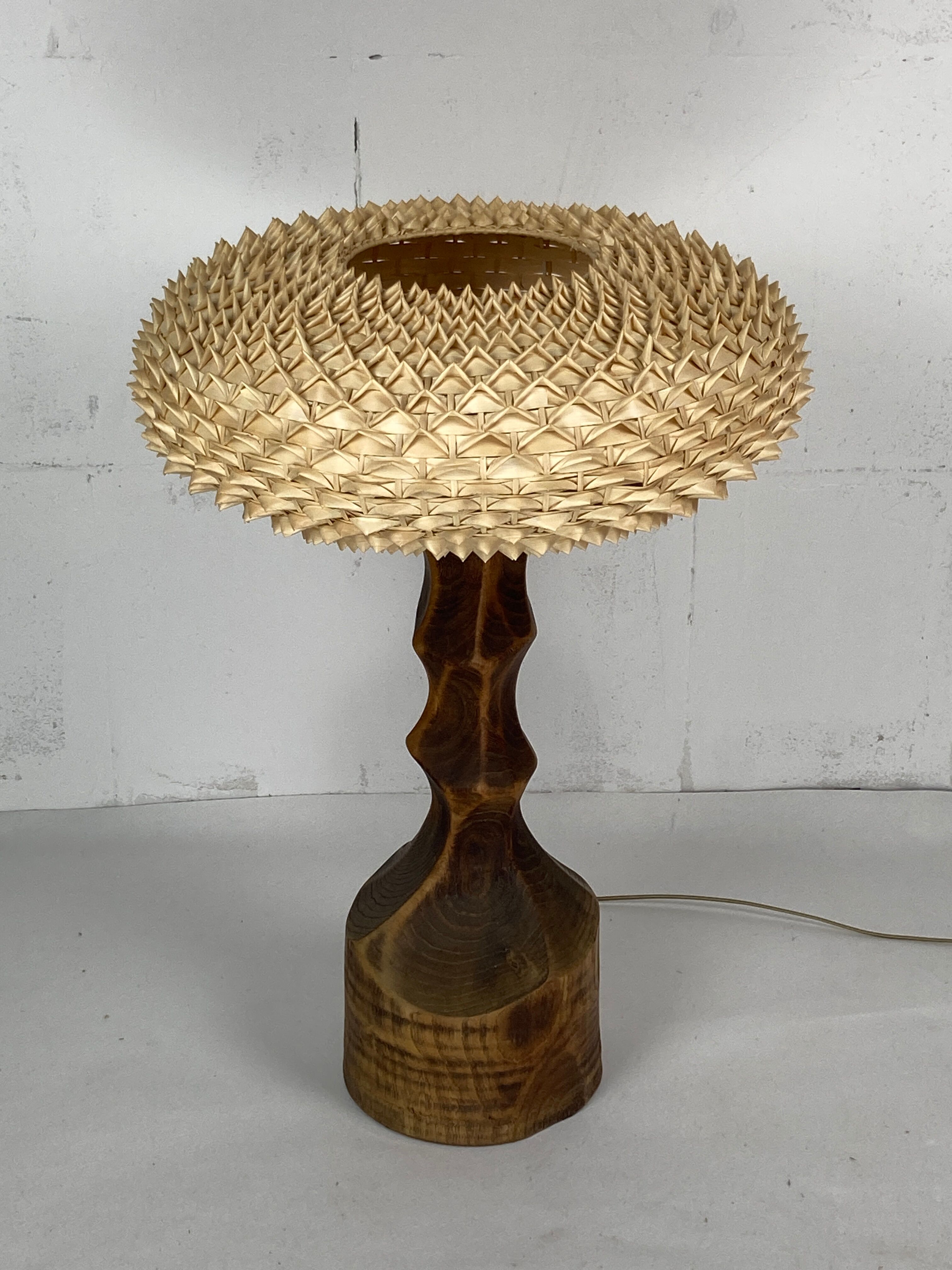 Large brutalist table lamp with rattan shade, Dutch ca 1960s ( 76 cm )