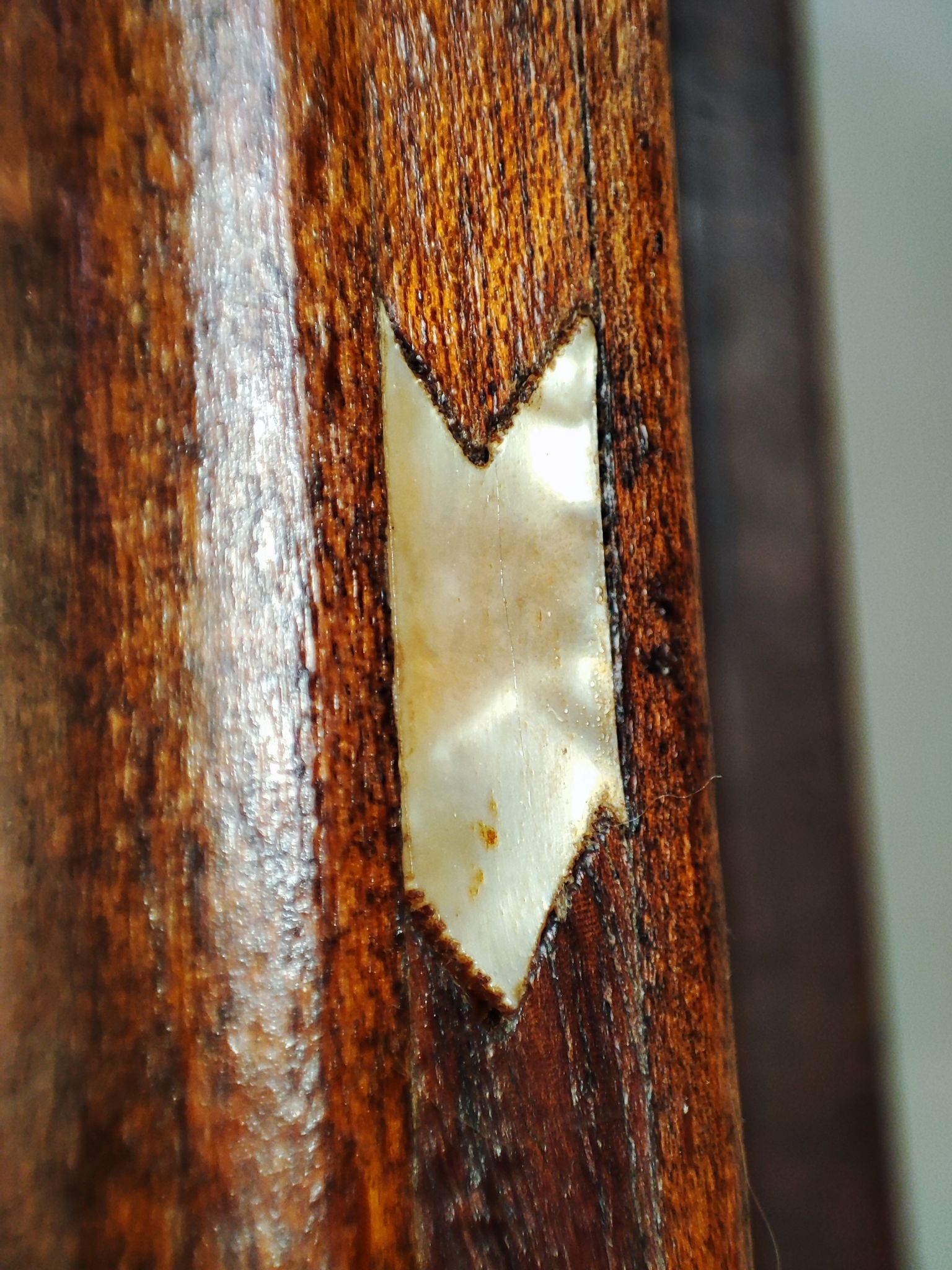 Table basse en bois nacre et plateau en laiton, travail Syrien