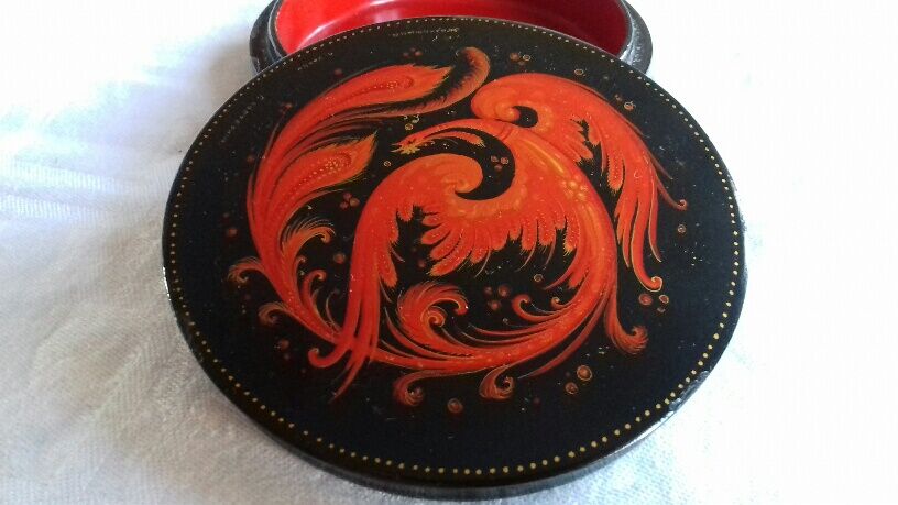 Russian box in black laque, bright red décor