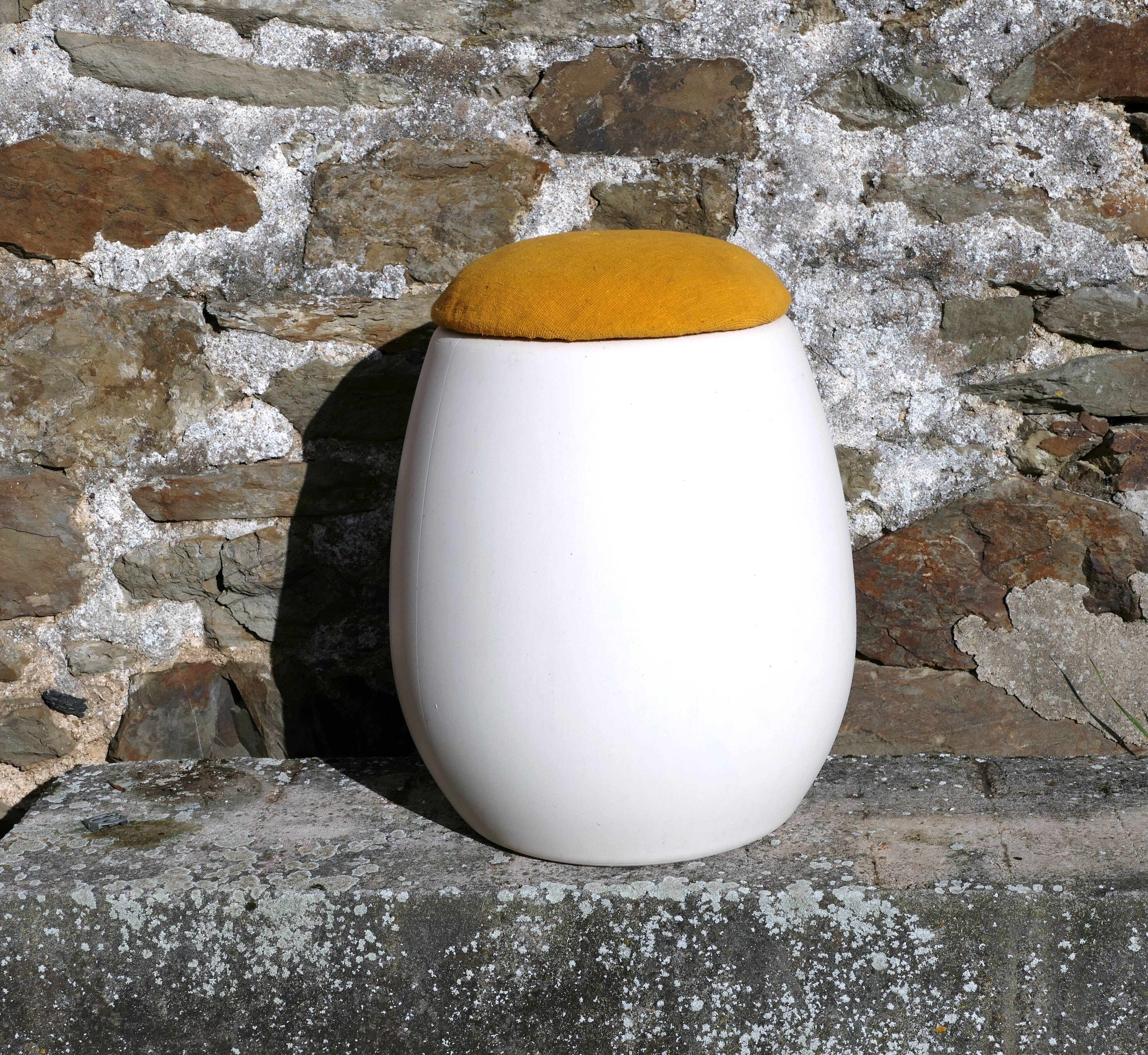 Pouf Vintage Design ou Tabouret / Coffre à linge Œuf Allibert