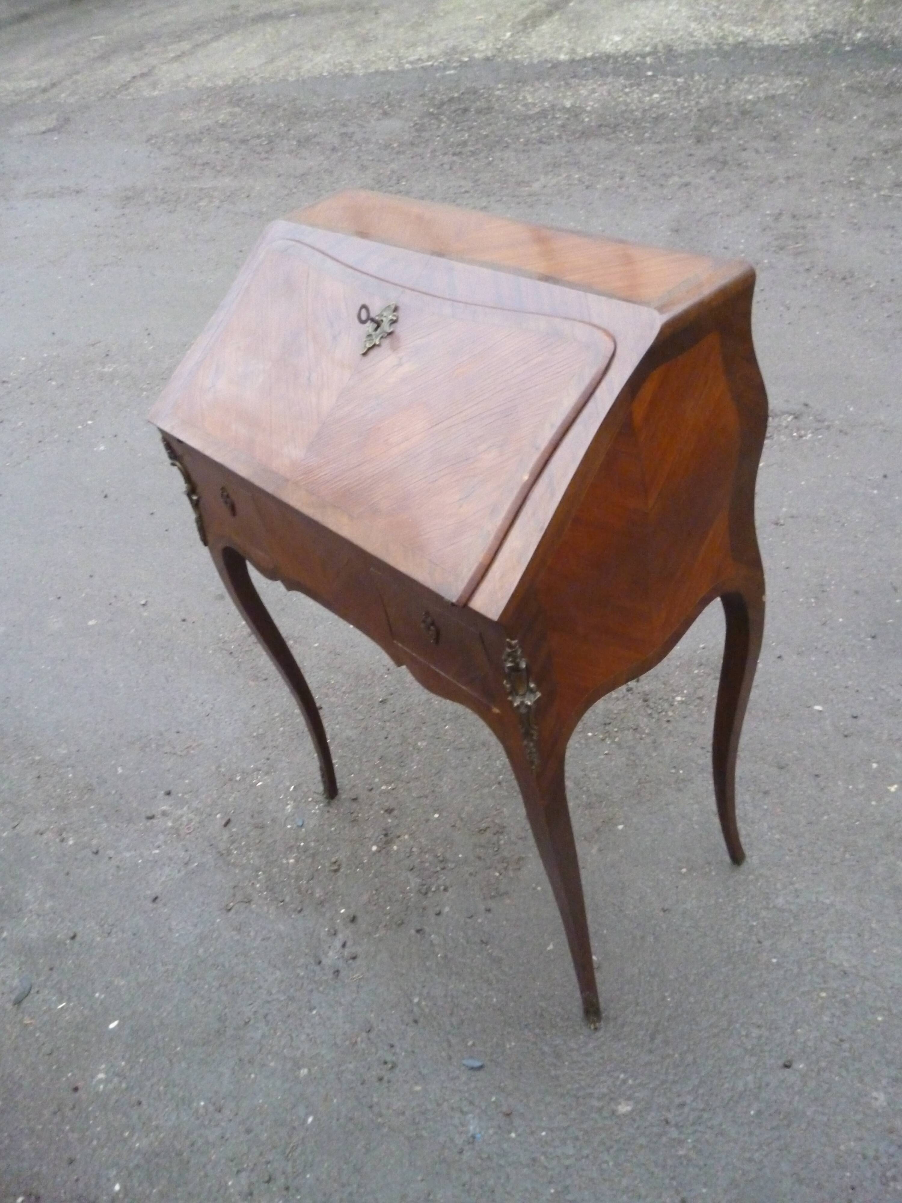 Bureau de dame en marqueterie de style Louis XV