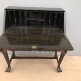 Slope office with asian decorations from the 1950s