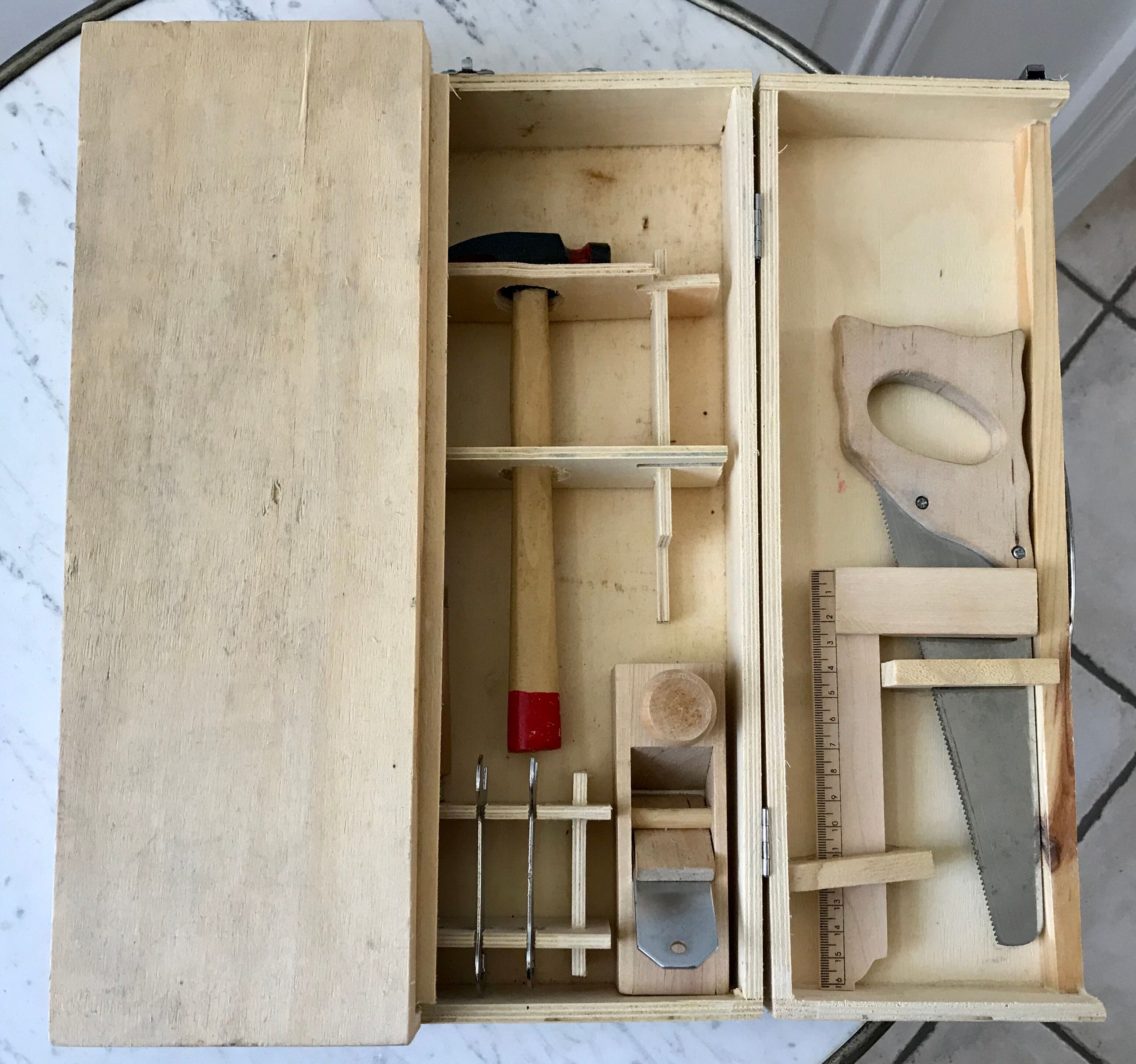 DIY toy box for kids vintage 50s